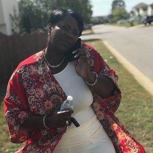 Meet your Posher, Cassandra